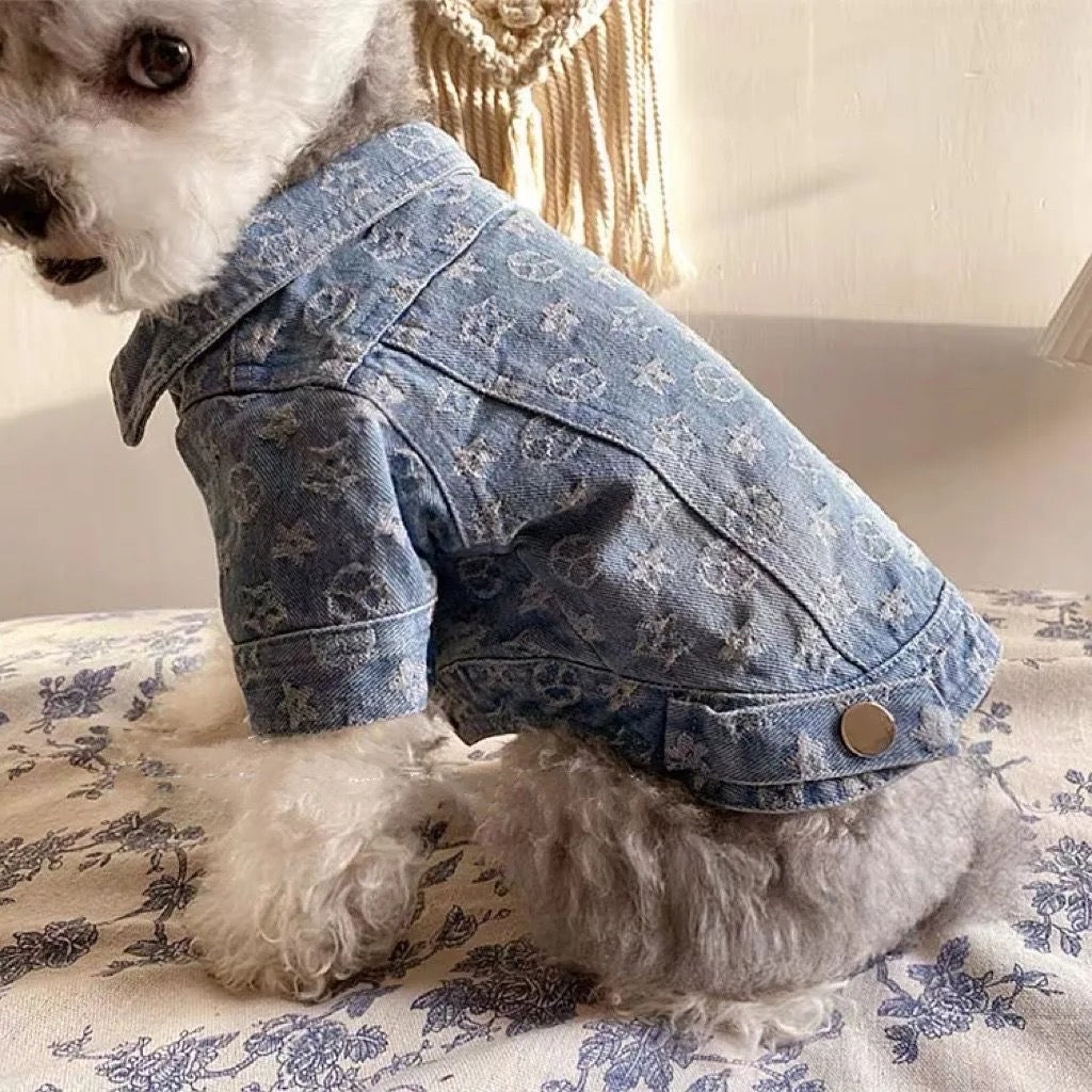 Cappotto di jeans monogram. Abbigliamento chic di lusso per il tuo Pet.