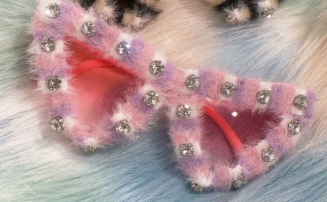 Occhiali da sole super fashion con eco-pelliccia e strass per cani gatti e animali domestici.