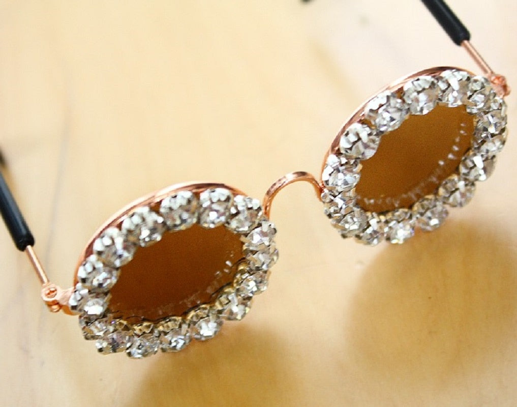 Jewel sunglasses with round lenses and rhinestones. For dogs, cats and pets.