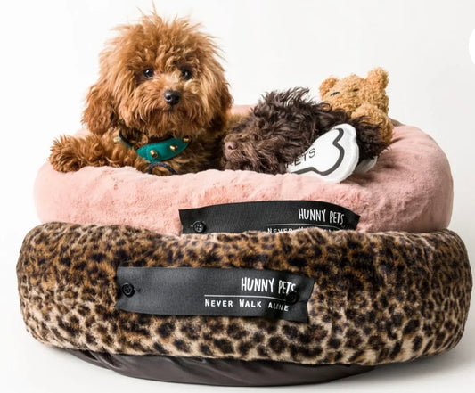 Round pet bed in animalier patterned faux fur. Made in Italy luxury accessories for your Pet.
