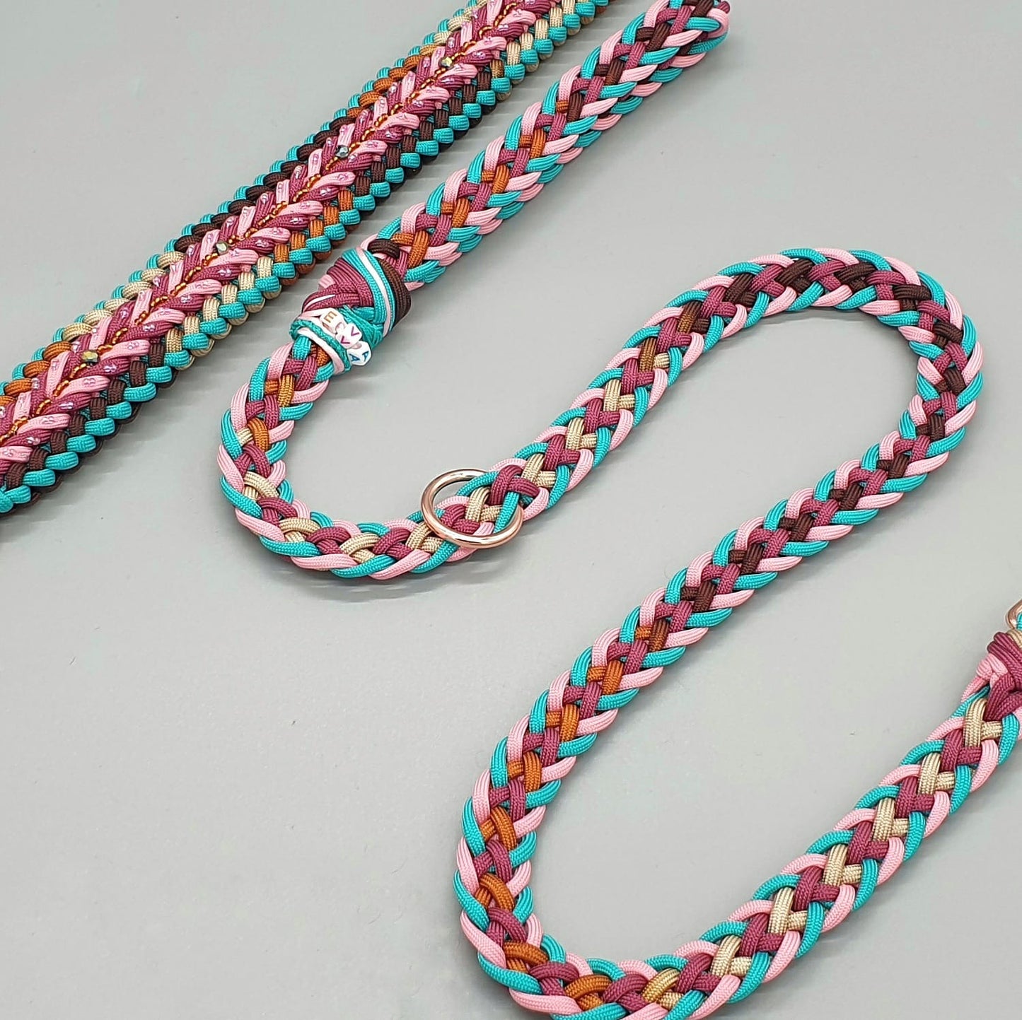 Paracord hand woven collar and leash. Exclusive design. Luxury accessories for your Pet.