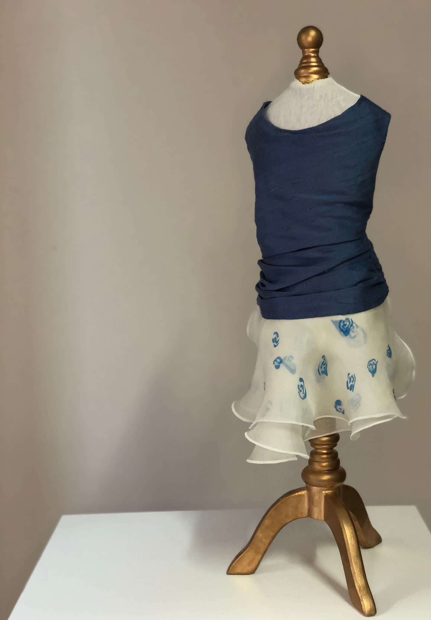 Sartorial dress for dogs in hand painted silk Shantung and chiffon - Unique piece