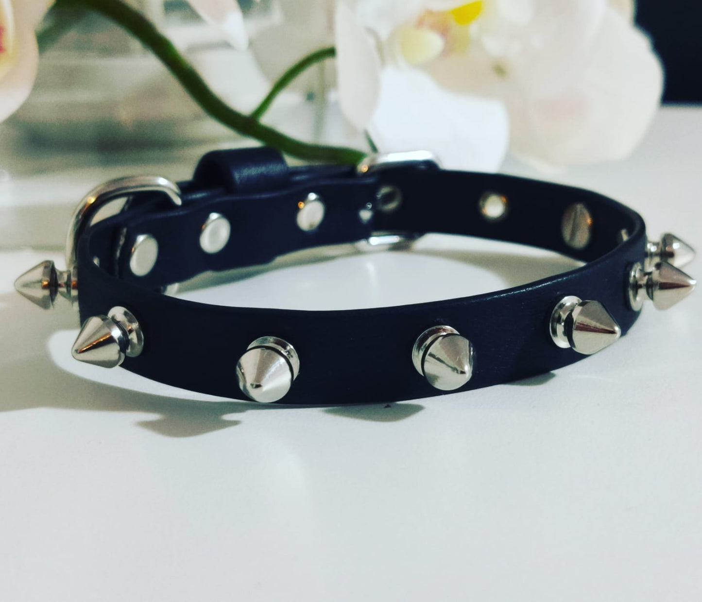 Collar with pointed studs applied by hand. In genuine leather 100% Made in Italy. Luxury accessories for your Pet.