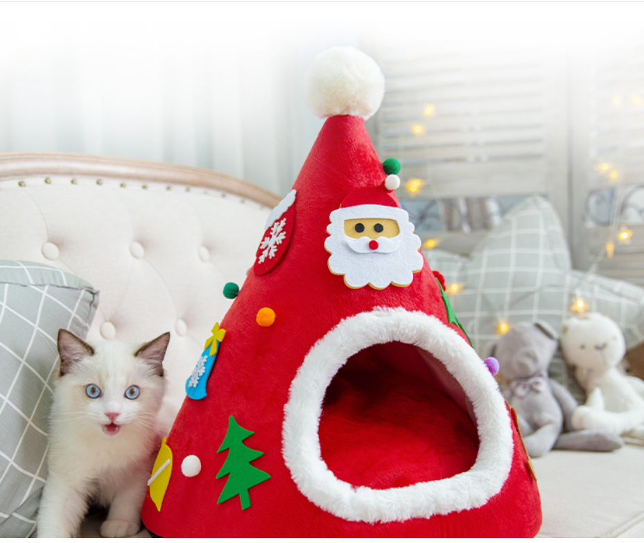 Cuccia a cono a forma di cappello di Natale con pon-pon , morbida e calda. Accessori chic di lusso per cani, gatti e animali domestici.
