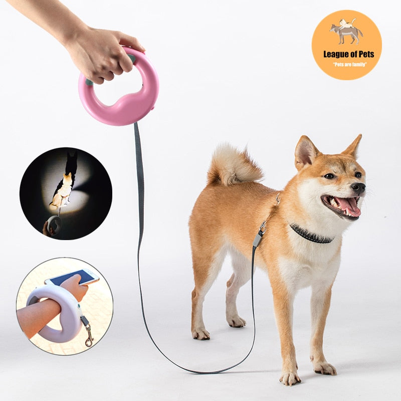 Leash bracelet to have your hands free! With light to walk with your pet safely even in the evening.