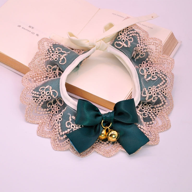 Handmade lace and satin collar, with bells, for dogs, cats and pets.