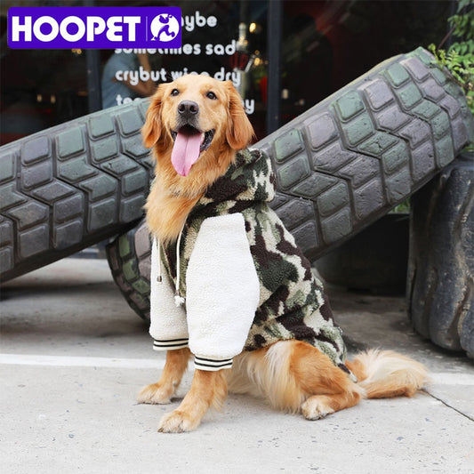 Giaccone camouflage  con cappuccio per cani di taglia grande. Abbigliamento chic di lusso per il tuo pet.