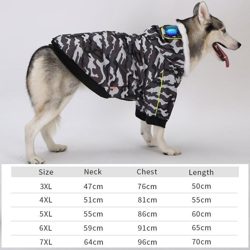 Nuovo giaccone invernale in cotone caldo in stile mimetico per cani di grossa taglia.