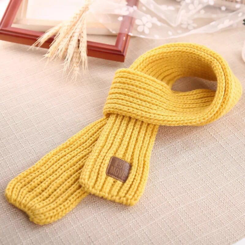 Ribbed wool scarf for dogs.