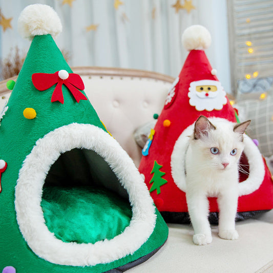 Cuccia a cono a forma di cappello di Natale con pon-pon , morbida e calda. Accessori chic di lusso per cani, gatti e animali domestici.