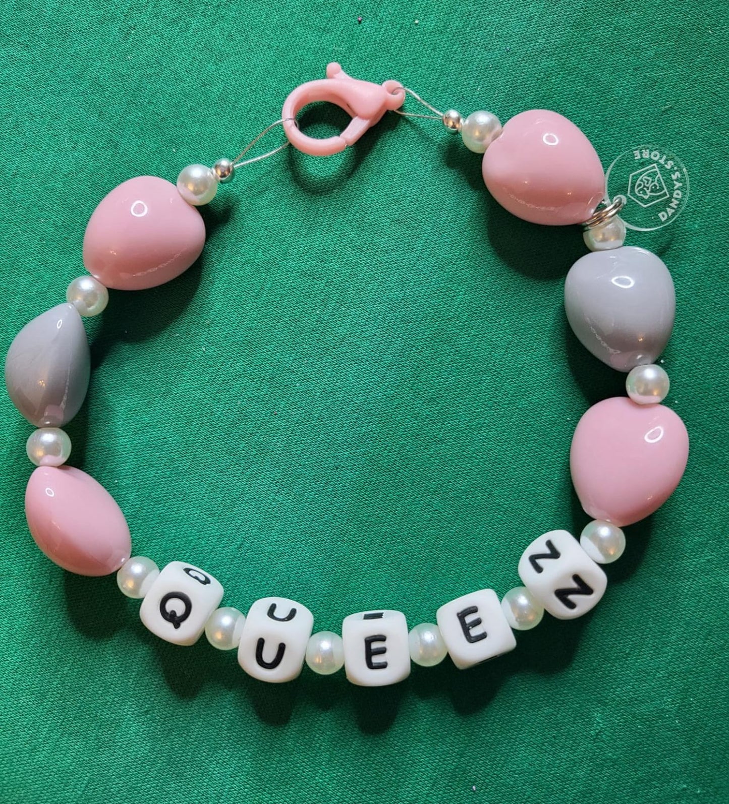 Queen Pink necklace customizable on request. Handmade with love for your pet.